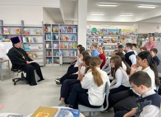 В библиотеке № 111 прошла встреча с настоятелем храма прмц. вел. кн. Елисаветы протоиереем Георгием Козаком
