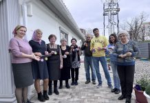 Участники группы для старшего возраста «Серебряный голубь» изготовили пасхальные открытки для военнослужащих