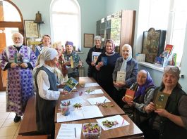 В храме иконы Божией Матери «Утоли моя печали» ко Дню православной книги была организована выставка старинных книг и викторина