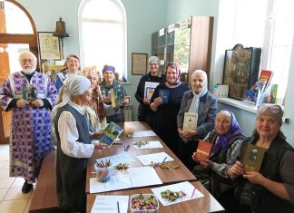 В храме иконы Божией Матери «Утоли моя печали» ко Дню православной книги была организована выставка старинных книг и викторина