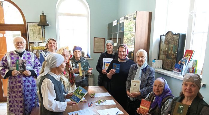 В храме иконы Божией Матери «Утоли моя печали» ко Дню православной книги была организована выставка старинных книг и викторина