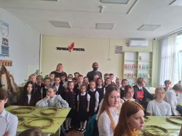 Иерей Михаил Шарипов провел беседу с учениками школы № 19 ст. Марьянской