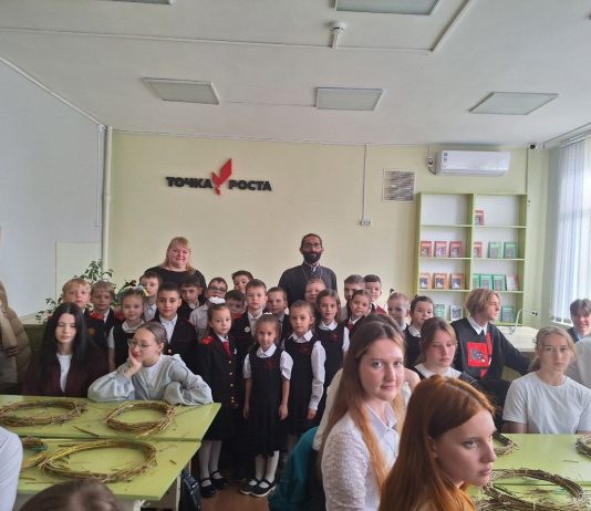 Иерей Михаил Шарипов провел беседу с учениками школы № 19 ст. Марьянской