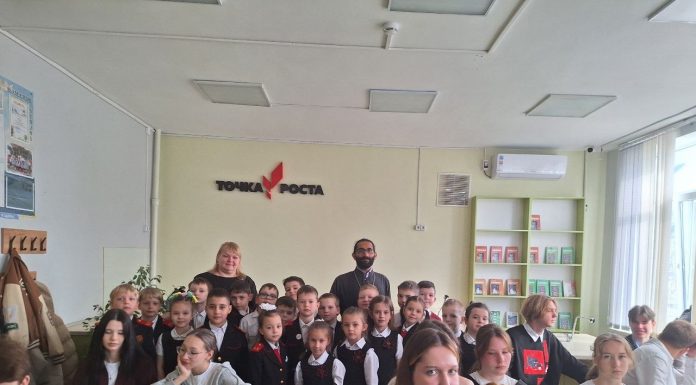 Иерей Михаил Шарипов провел беседу с учениками школы № 19 ст. Марьянской