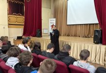 В Динском механико-технологическом техникуме прошла встреча учащихся со священником