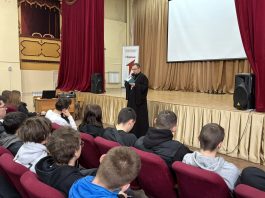 В Динском механико-технологическом техникуме прошла встреча учащихся со священником