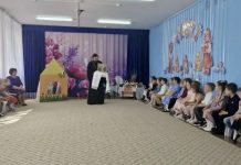 Иерей Павел Максимец посетил детский садик № 26 посёлка Украинского