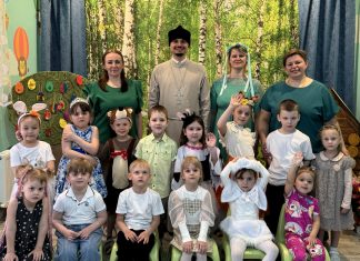 Иерей Иоанн Лапко побывал на пасхальном празднике в детском саду «Радуга»