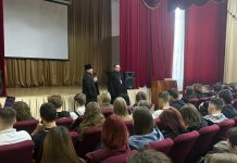 Священники Троицкого храма посетили студентов Динского механико-технологического техникума