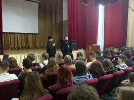 Священники Троицкого храма посетили студентов Динского механико-технологического техникума