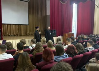 Священники Троицкого храма посетили студентов Динского механико-технологического техникума