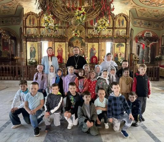 В пятницу Светлой седмицы храм Святой Троицы станицы Динской встречал юных гостей