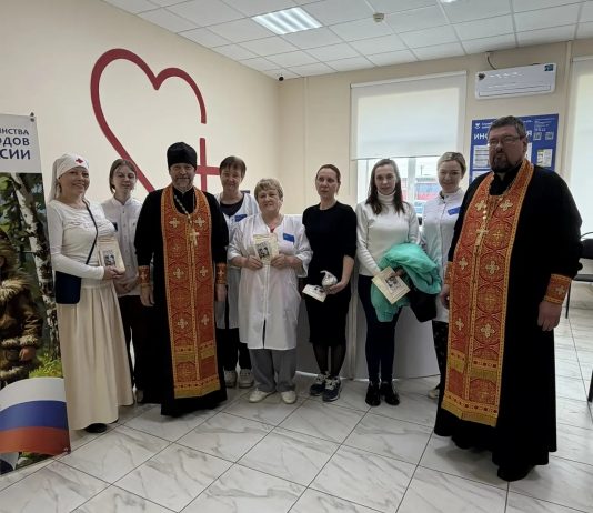 Священники и сестры милосердия посетили пациентов Динской центральной районной больницы