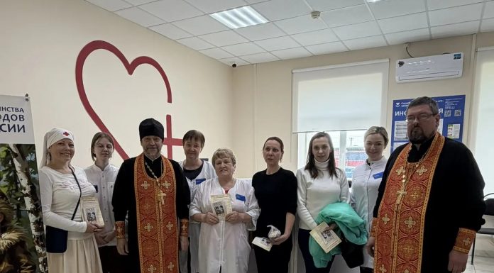 Священники и сестры милосердия посетили пациентов Динской центральной районной больницы