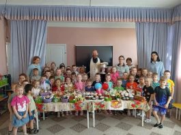 Иерей Евгений Чухачев поздравил воспитанников детских садов ст. Васюринской со Светлым Христовым Воскресением