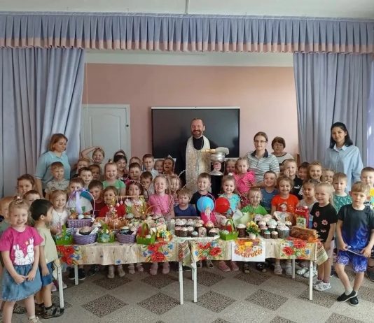 Иерей Евгений Чухачев поздравил воспитанников детских садов ст. Васюринской со Светлым Христовым Воскресением