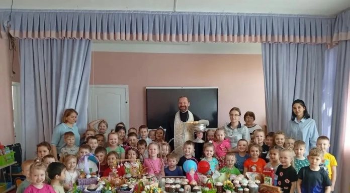 Иерей Евгений Чухачев поздравил воспитанников детских садов ст. Васюринской со Светлым Христовым Воскресением
