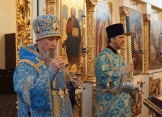 Митрополит Василий совершил Всенощное бдение в Благовещенском храме города Краснодара