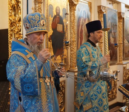 Митрополит Василий совершил Всенощное бдение в Благовещенском храме города Краснодара