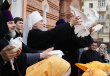 В праздник Благовещения Пресвятой Богородицы митрополит Василий совершил Божественную литургию