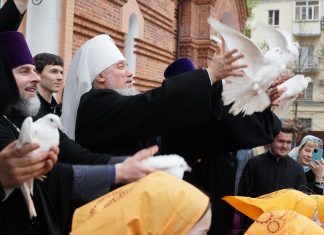 В праздник Благовещения Пресвятой Богородицы митрополит Василий совершил Божественную литургию