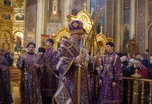 В Великий Четверток митрополит Василий совершил Божественную литургию в Свято-Екатерининском кафедральном соборе города Краснодара