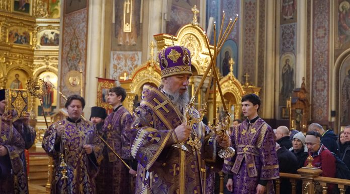 В Великий Четверток митрополит Василий совершил Божественную литургию в Свято-Екатерининском кафедральном соборе города Краснодара