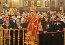 Митрополит Василий совершил Пасхальную Божественную литургию в Свято-Екатерининском кафедральном соборе города Краснодара