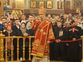 Митрополит Василий совершил Пасхальную Божественную литургию в Свято-Екатерининском кафедральном соборе города Краснодара