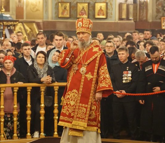 Митрополит Василий совершил Пасхальную Божественную литургию в Свято-Екатерининском кафедральном соборе города Краснодара