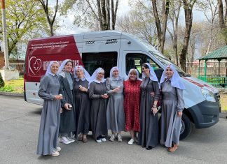 Сестры милосердия поздравили пациентов хосписа с праздником Пасхи Христовой