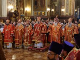 Митрополит Василий совершил Соборную Великую Вечерню в Свято-Екатерининском кафедральном соборе города Краснодара