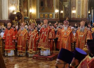 Митрополит Василий совершил Соборную Великую Вечерню в Свято-Екатерининском кафедральном соборе города Краснодара