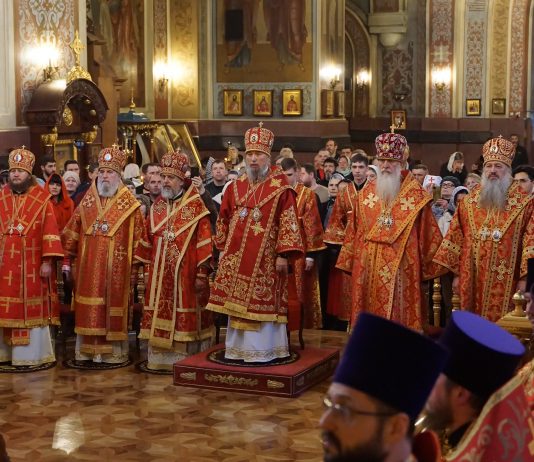Митрополит Василий совершил Соборную Великую Вечерню в Свято-Екатерининском кафедральном соборе города Краснодара