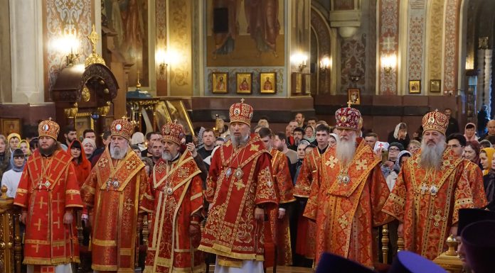 Митрополит Василий совершил Соборную Великую Вечерню в Свято-Екатерининском кафедральном соборе города Краснодара