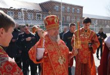 Митрополит Василий совершил Божественную литургию в храме святых мучеников Бориса и Глеба при исправительной колонии № 14