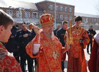 Митрополит Василий совершил Божественную литургию в храме святых мучеников Бориса и Глеба при исправительной колонии № 14