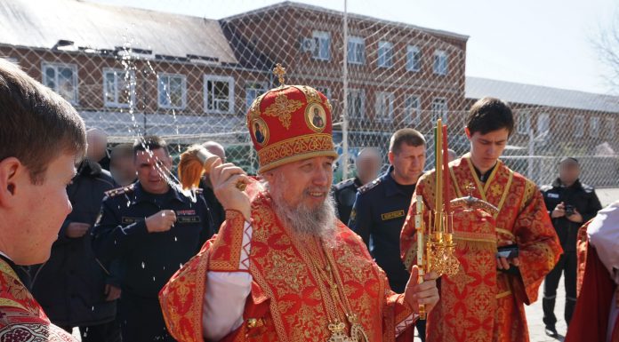 Митрополит Василий совершил Божественную литургию в храме святых мучеников Бориса и Глеба при исправительной колонии № 14