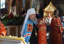 Митрополит Василий совершил Божественную литургию в храме в честь иконы Божией Матери «Целительница»