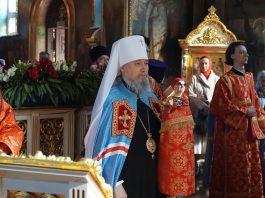 Митрополит Василий совершил Божественную литургию в храме в честь иконы Божией Матери «Целительница»