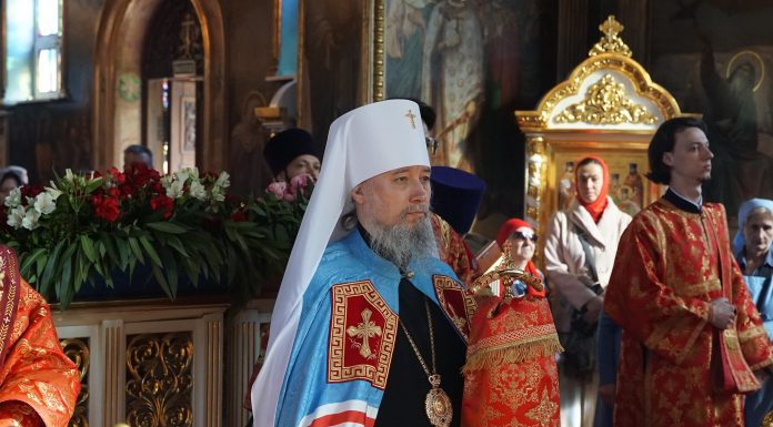 Митрополит Василий совершил Божественную литургию в храме в честь иконы Божией Матери «Целительница»