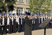 Протоиерей Александр Ананян принял участие в школьной линейке памяти