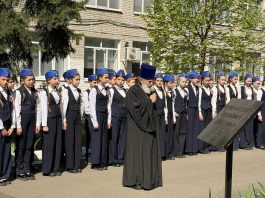 Протоиерей Александр Ананян принял участие в школьной линейке памяти