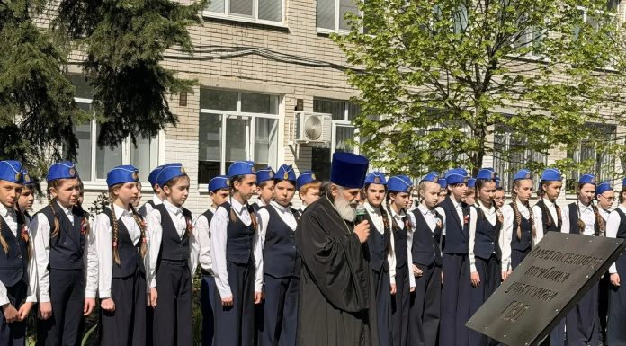 Протоиерей Александр Ананян принял участие в школьной линейке памяти