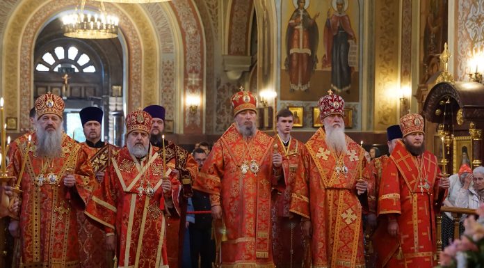 Митрополит Василий в сослужении архиереев митрополии совершил Всенощное бдение в Свято-Екатерининском кафедральном соборе