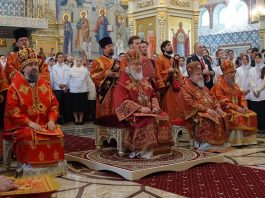 Святейший Патриарх Кирилл совершил чин великого освящения и Божественную литургию в храме Рождества Христова станицы Динской