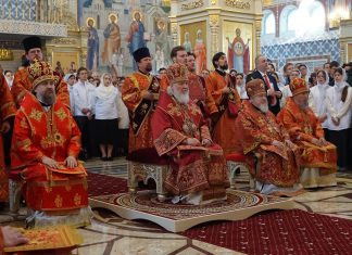 Святейший Патриарх Кирилл совершил чин великого освящения и Божественную литургию в храме Рождества Христова станицы Динской