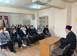 Священник рассказал студентам университета кооперации о духовном смысле подготовки к Пасхе