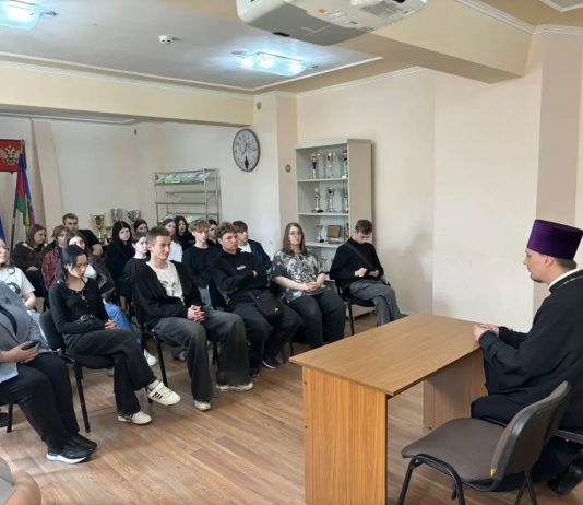 Священник рассказал студентам университета кооперации о духовном смысле подготовки к Пасхе