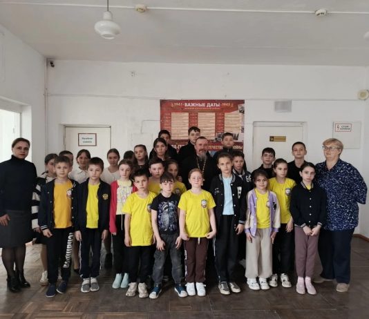 Иерей Павел Чайковский встретился с учениками МБОУ СОШ № 17 ст. Тверской